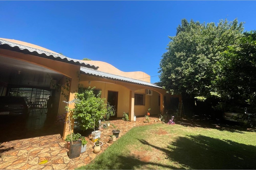Casa en venta en el centro de Hernandarias, San Carlos