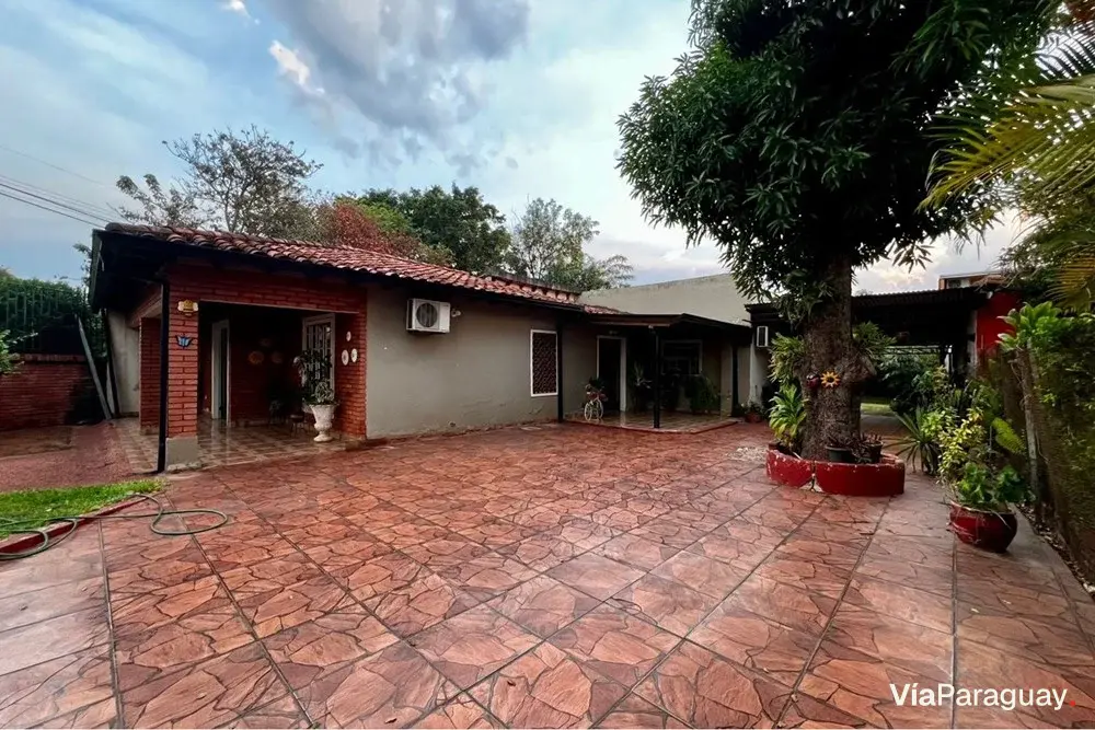 Casa à venda no centro de Itauguá