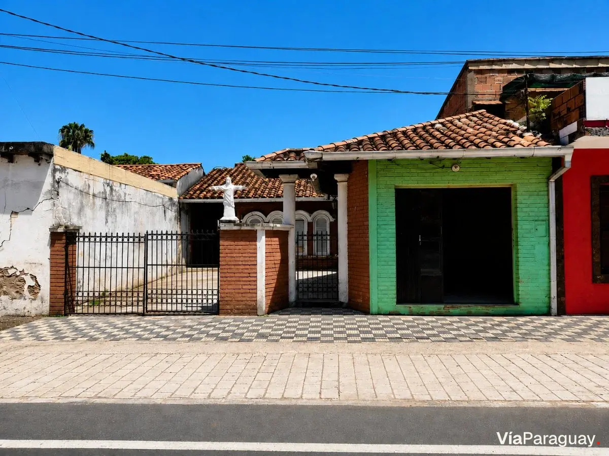 Casa à venda no centro de Ypacaraí na Rota PY02