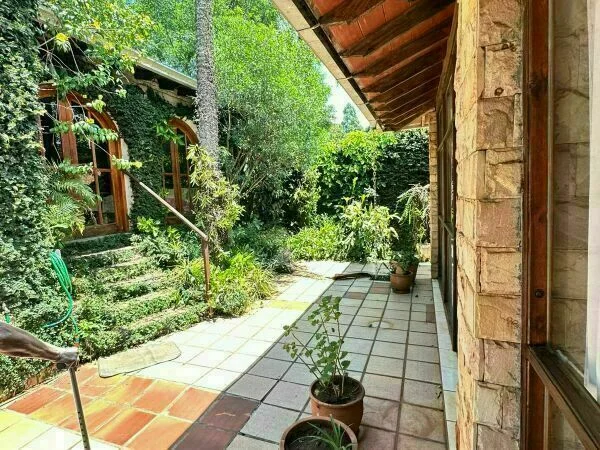 Casa à Venda em Encarnación, Itapúa — 3 quartos com Quincho Fechado