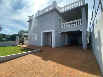 House for sale in Encarnación, Itapúa, with 4 bedrooms