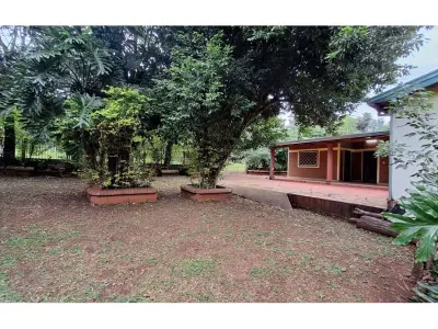 Casa à venda em esquina, bairro Arroyo Pora, Cambyretá