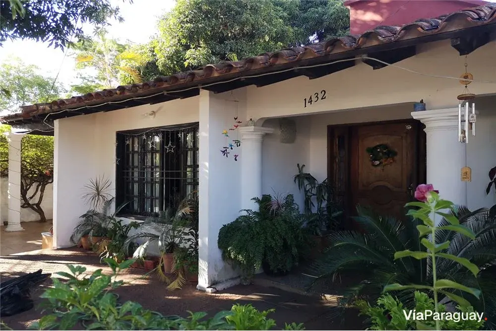 House for sale on corner lot, Palomar, Lambaré