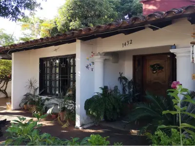 House for sale on corner lot, Palomar, Lambaré