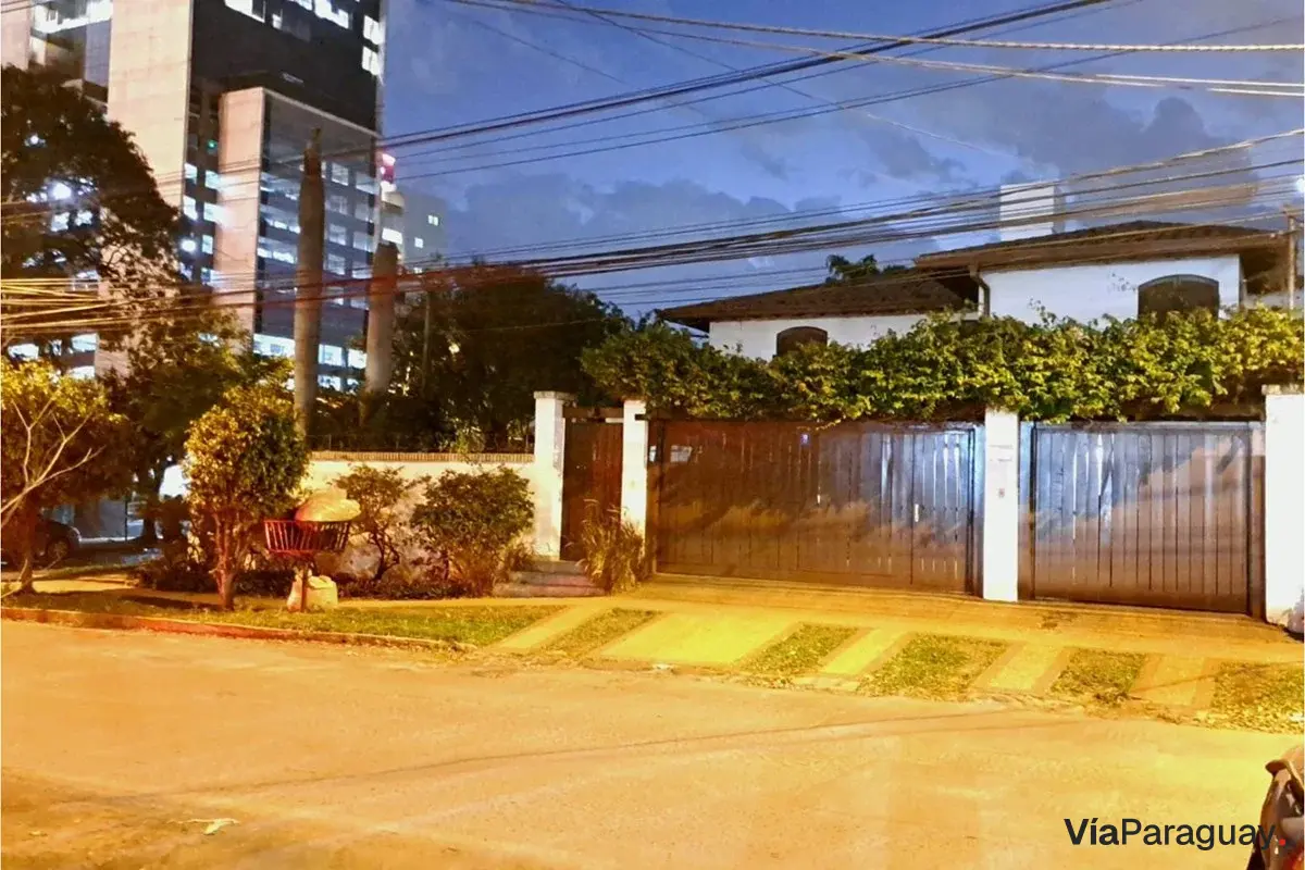 Casa en venta en esquina, Bº Manorá, Asunción