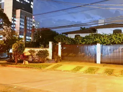 House for sale on corner lot, Manorá, Asunción