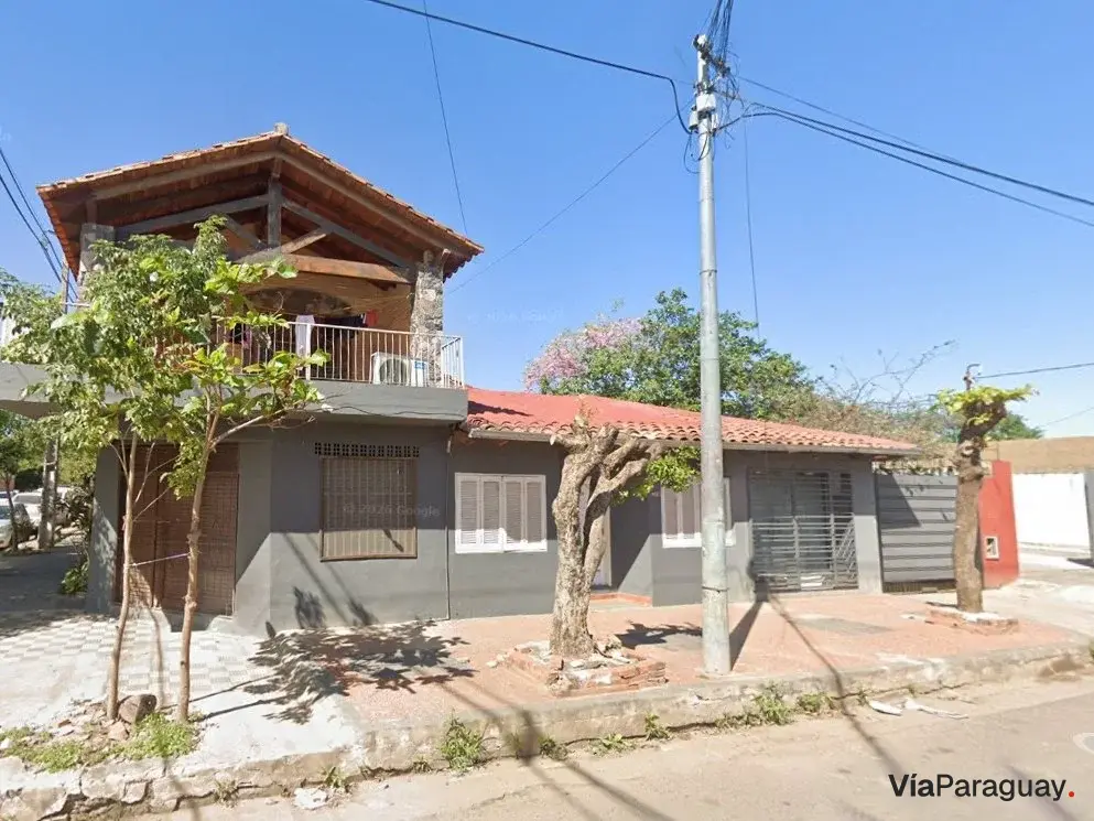 Casa à venda em esquina no Barrio Itay, Assunção