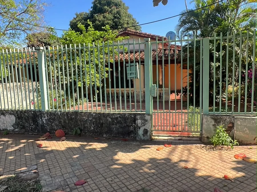 Casa à venda em esquina no bairro Vista Alegre, Assunção
