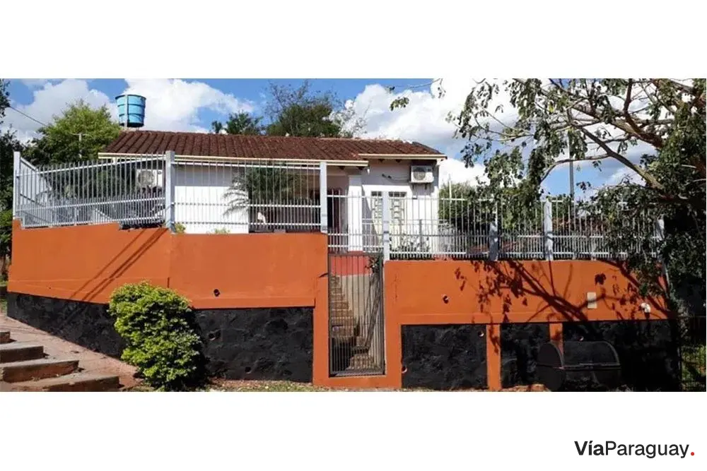 Casa en venta en esquina en el Barrio San Pedro, Encarnación