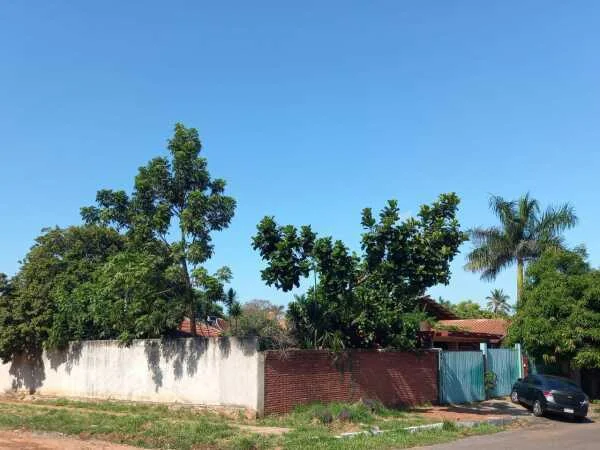 Casa en venta en esquina en Lambaré, Central