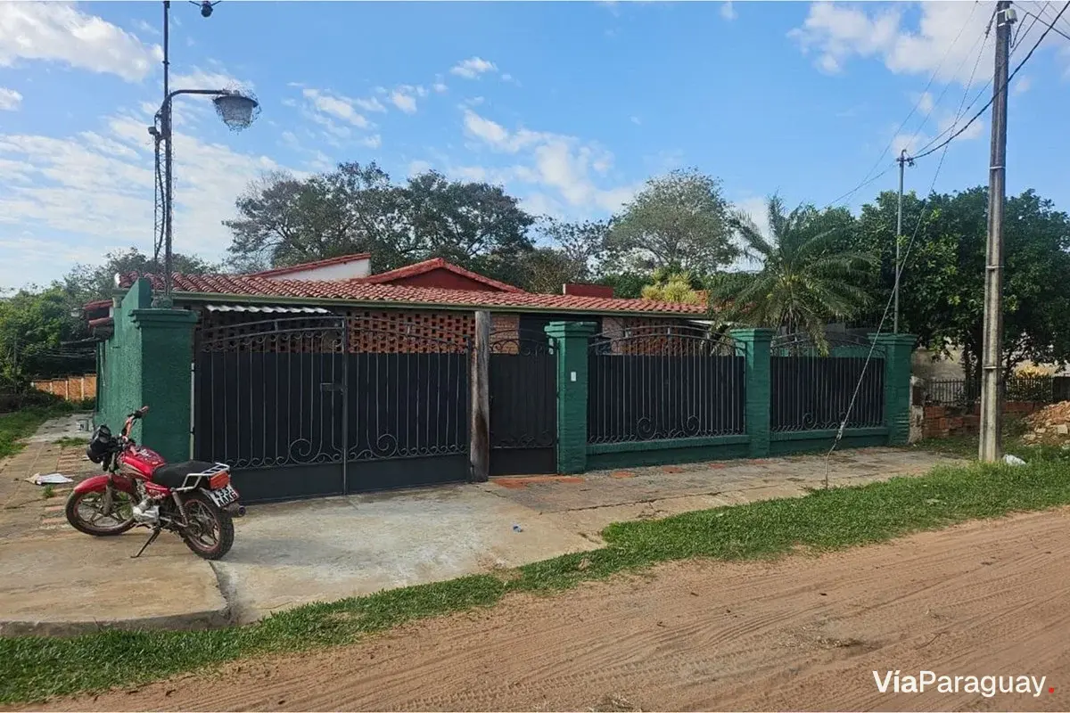 Casa en venta en esquina en Mariano Roque Alonso
