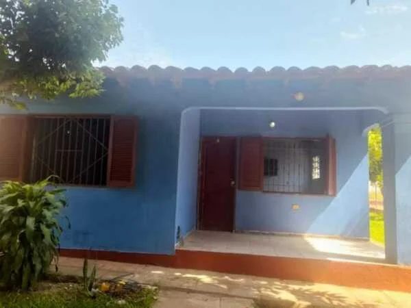 Casa en venta en esquina en Ñemby, Central