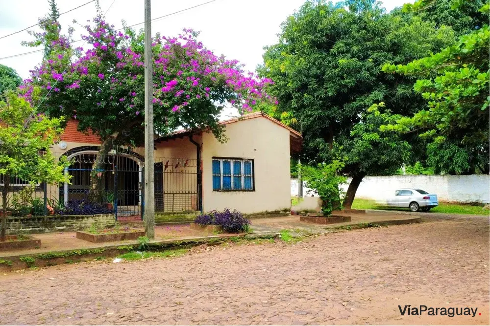 House for sale on a corner in Pa'i Ñu, Ñemby