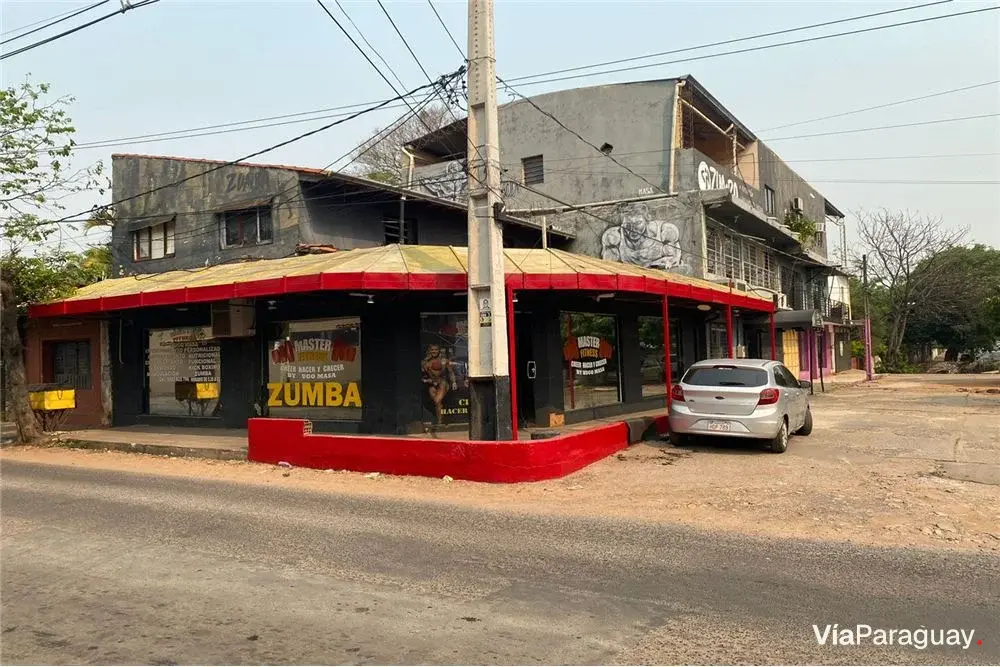 House for sale on a corner in Vista Alegre, Asunción