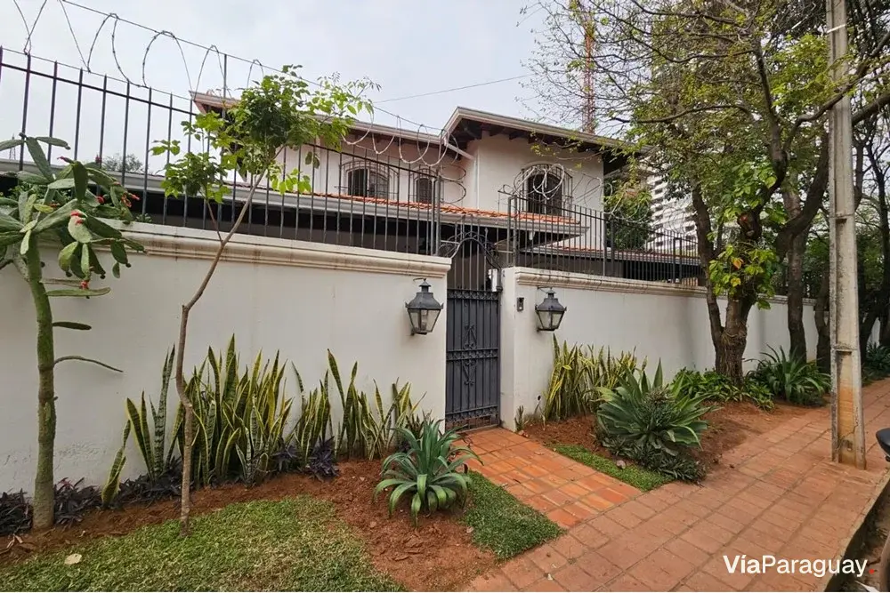 Casa en venta en esquina, zona Goethe, San Jorge