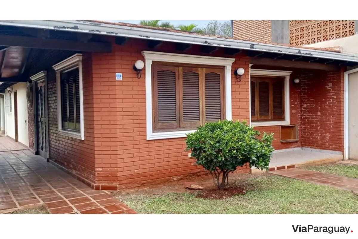 Casa à venda em Fernando de la Mora com 5 dormitórios
