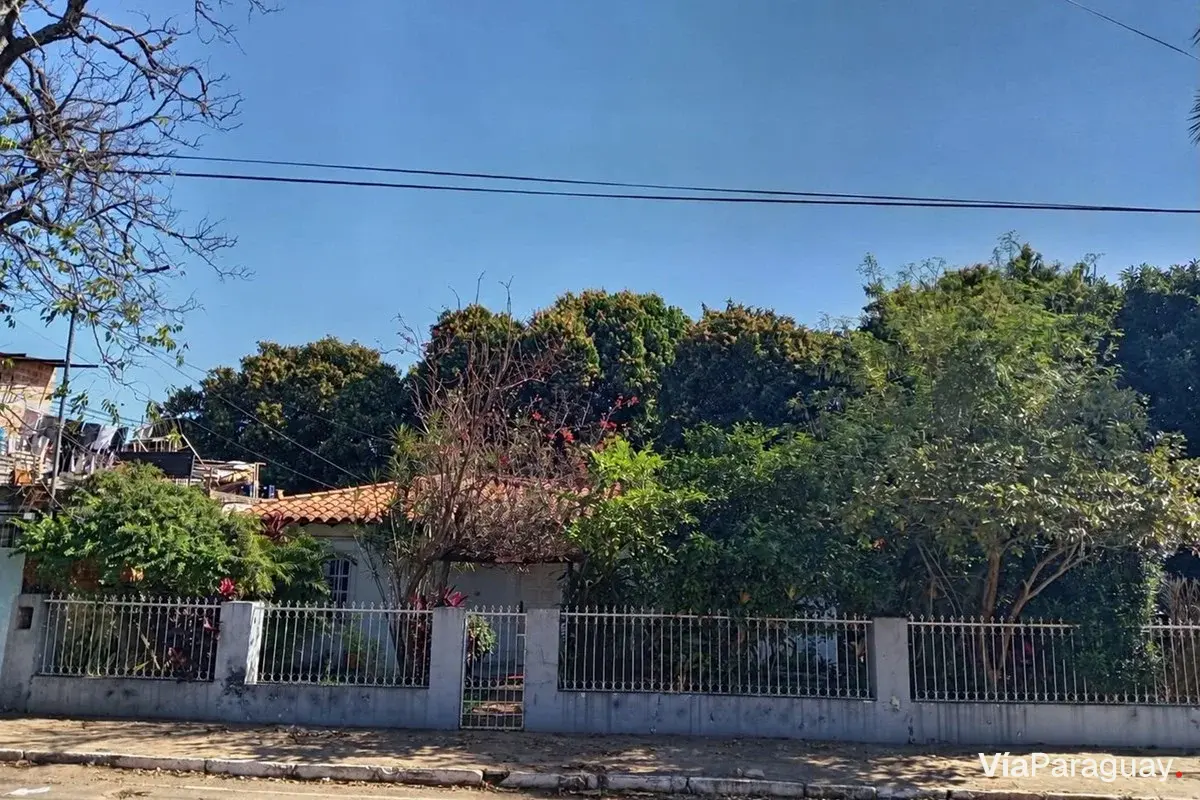 Casa en venta en Fernando de la Mora con jardín