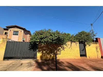 Casa à venda em Fernando de la Mora com jardim e garagem