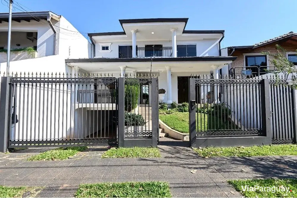 House for sale in Fernando de la Mora, Laguna Sati