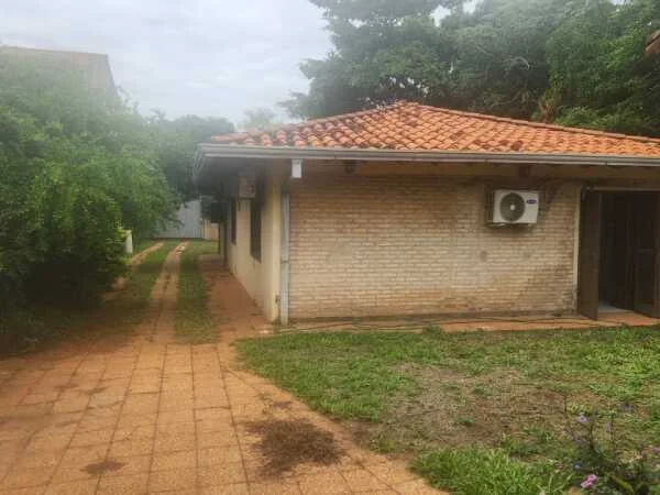 Casa à venda em Fernando de la Mora, zona Domingo Savio
