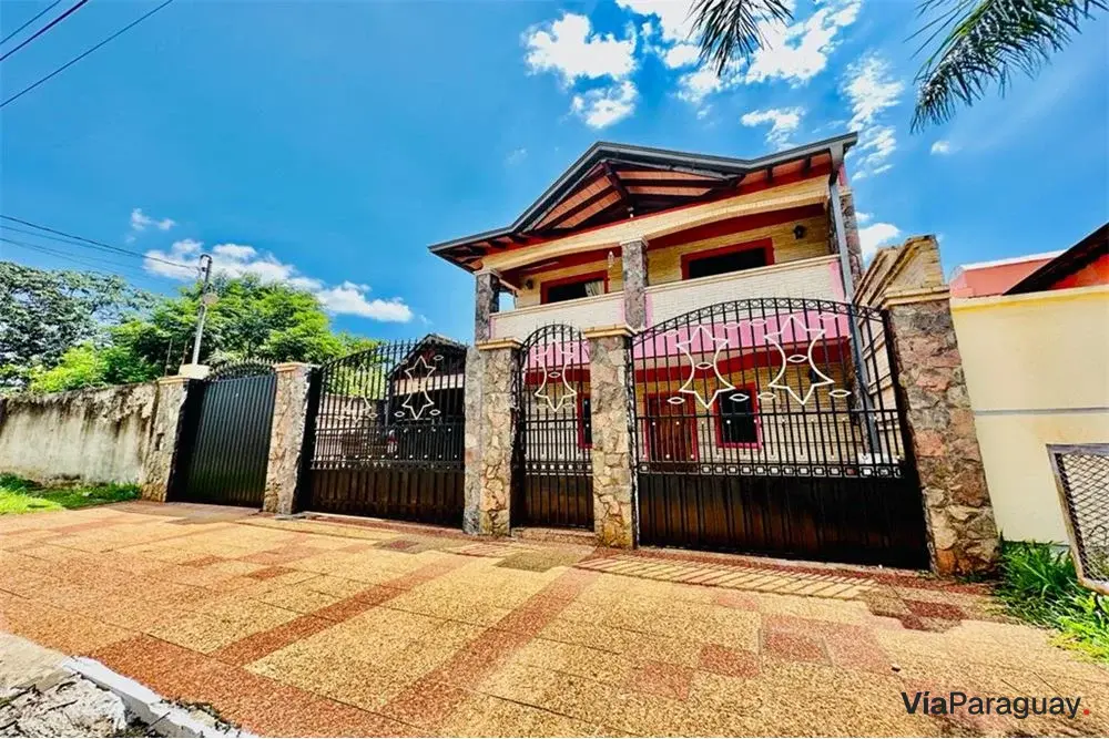 House for sale in Fernando de la Mora, Zona Norte