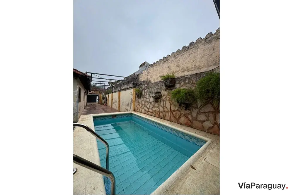 Casa à venda em Fernando de la Mora, zona norte