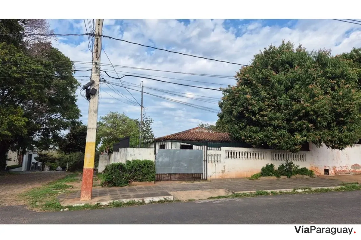 Casa à venda em Fernando de la Mora, zona sul