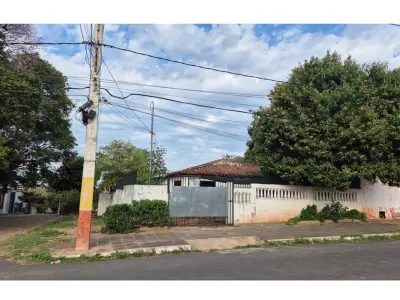 Casa à venda em Fernando de la Mora, zona sul
