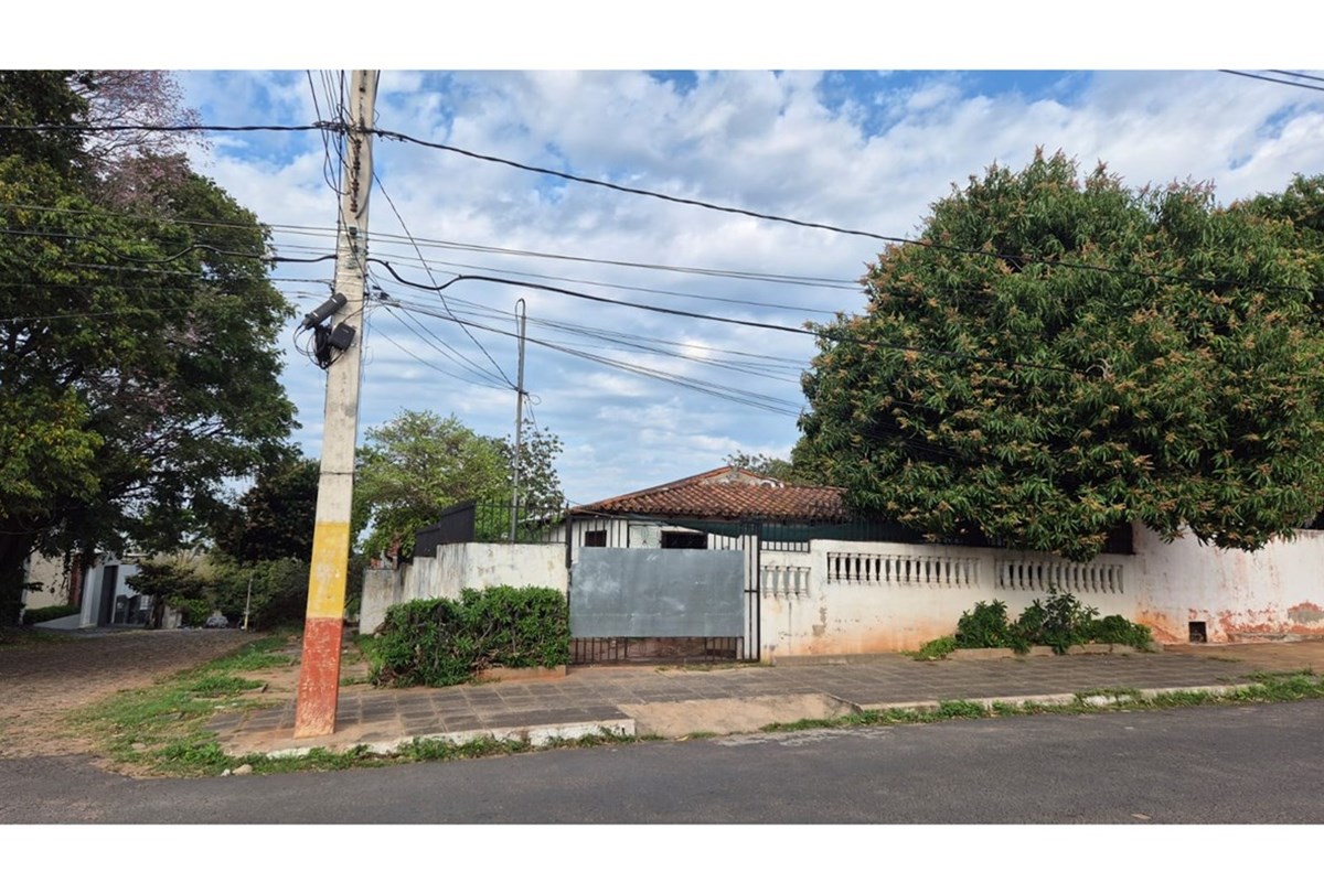 Casa à venda em Fernando de la Mora, zona sul