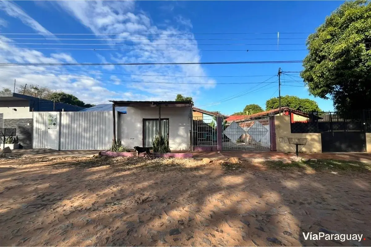 Casa à venda em Fernando de la Mora, zona sul