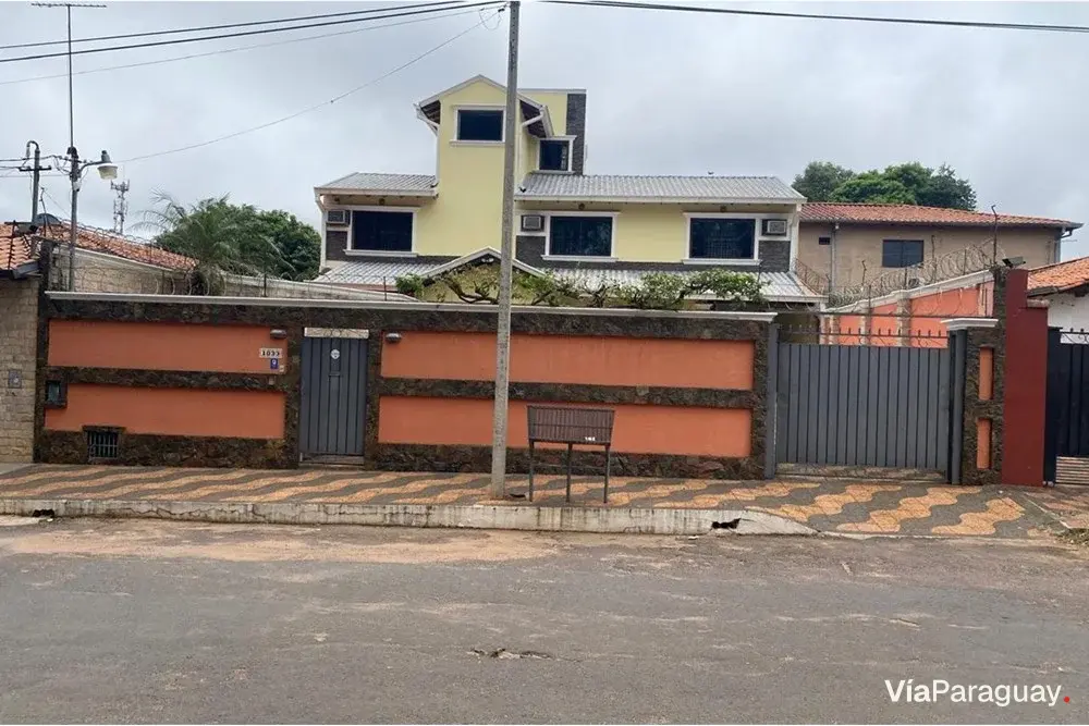 House for sale in Fernando de la Mora, Zona Sur