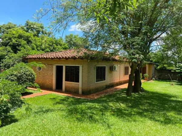 Casa en venta en Hernandarias cerca del Colegio Emanuel
