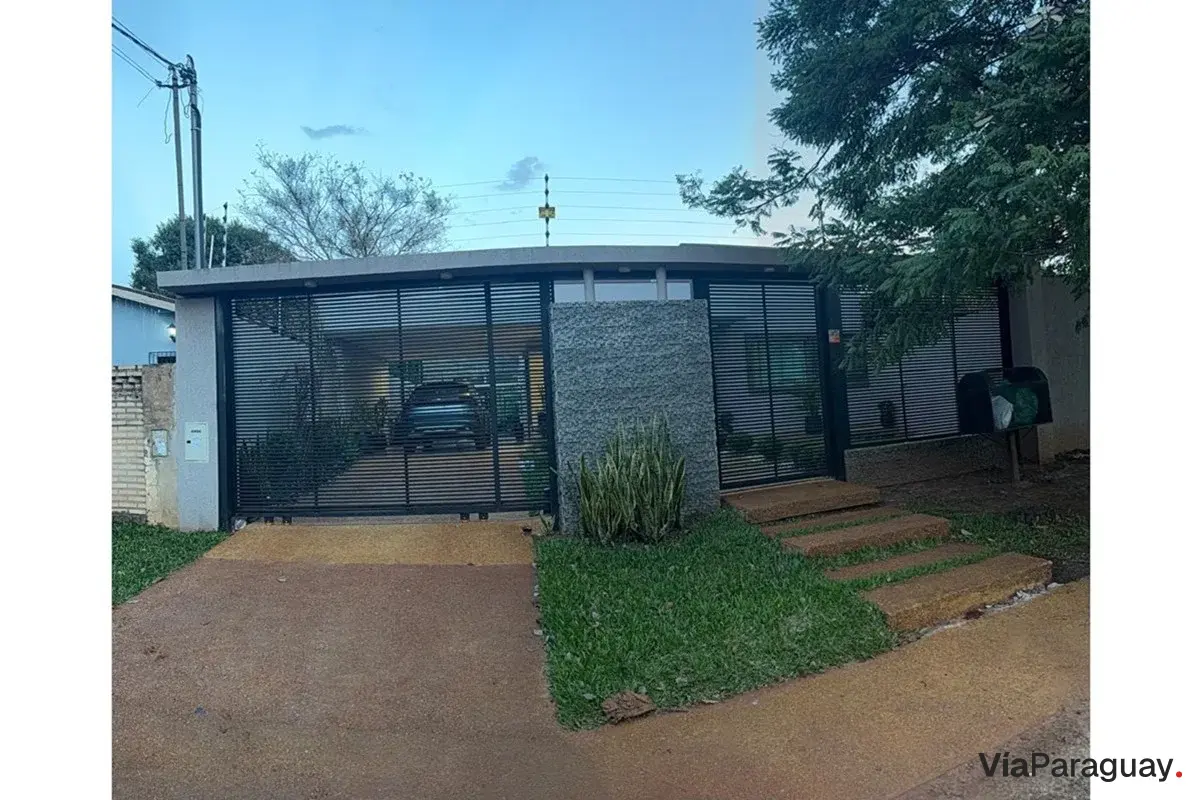 Casa à venda em Hernandarias com 4 dormitórios