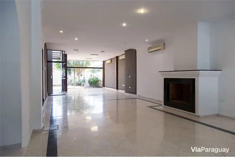 Casa en venta en Herrera, Asunción, con 5 dormitorios