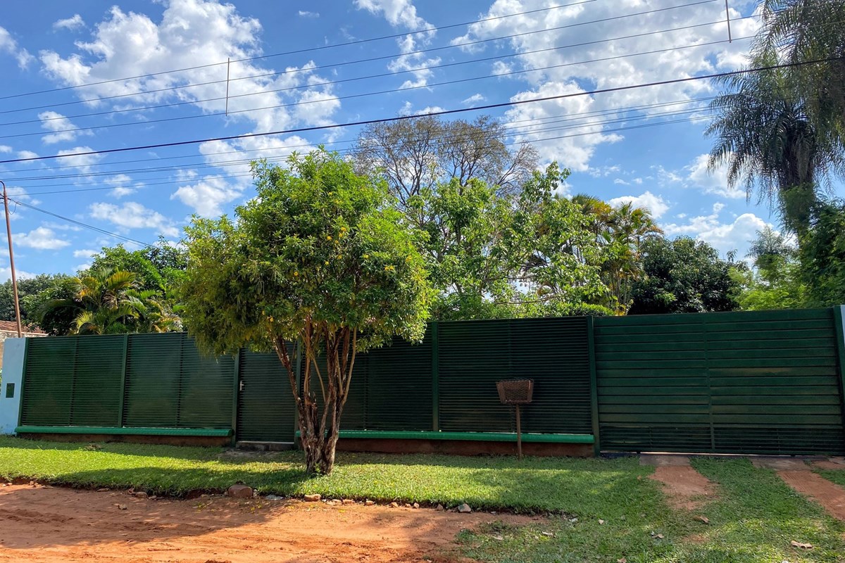 Casa à venda em Isla Bogado, Luque, com 4 dormitórios