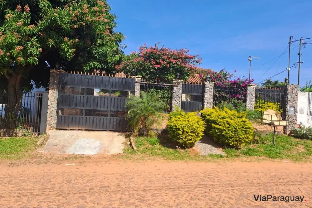 Casa en venta en Itauguá, B° Cañadita