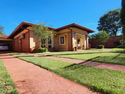 Casa en venta en Itauguá, barrio San Juan