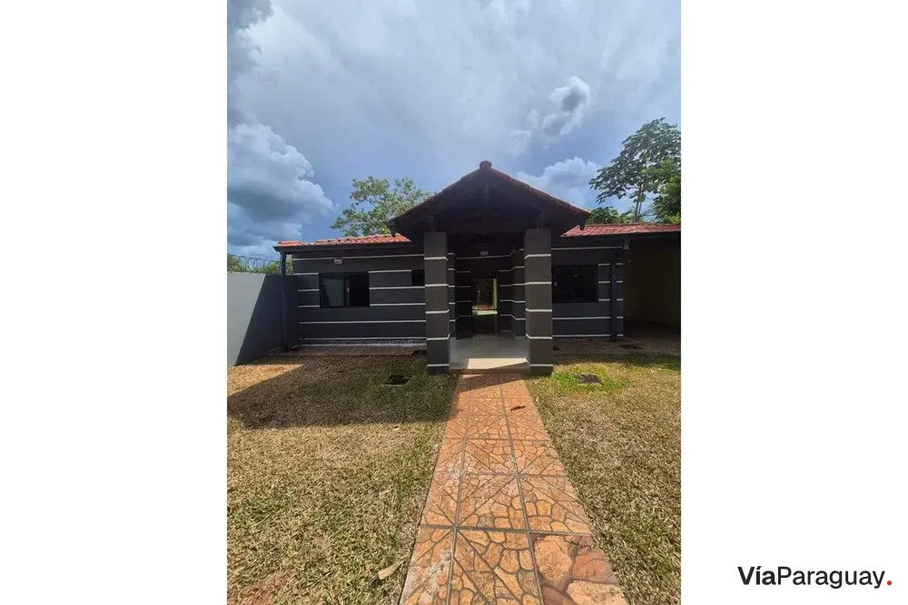 Casa en venta en Itauguá, Central, con 2 dormitorios