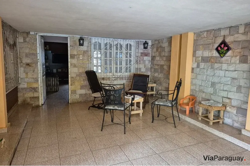 Casa en venta en Itauguá con 4 dormitorios