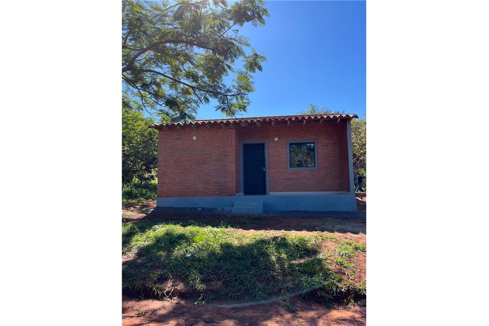 Casa en venta en Itauguá, Guazú Virá, con jardín