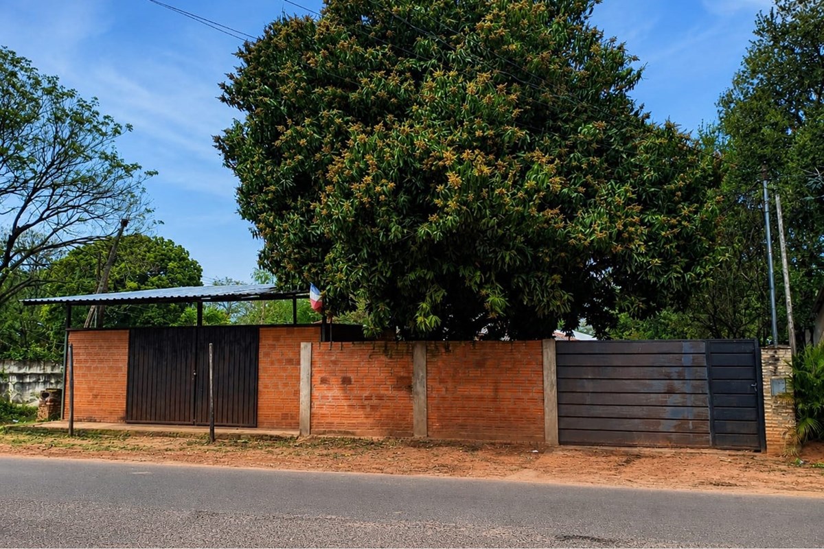 Casa en venta en Jukyty, Areguá, con jardín y quincho