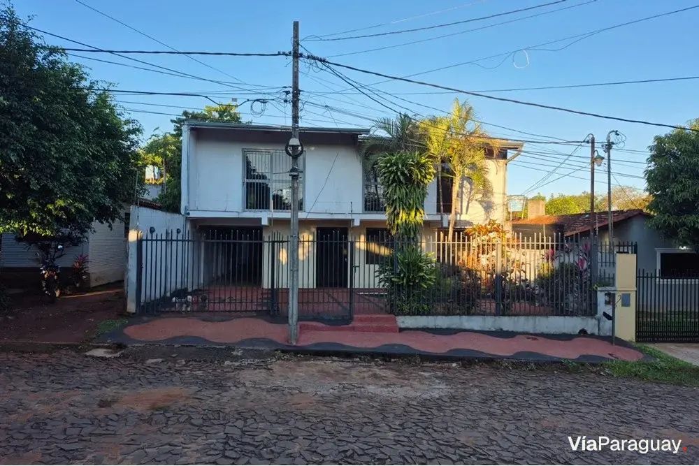 Casa en venta en Km 4 Monday, Presidente Franco