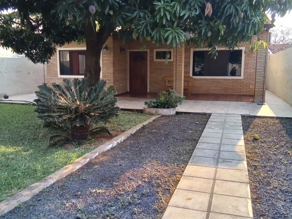 Casa à venda em Lambaré, bairro Santo Domingo