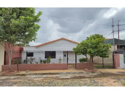 Casa en venta en Lambaré con 4 dormitorios y quincho