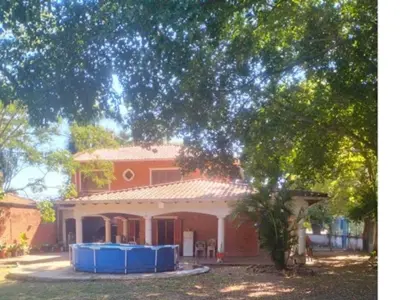 Casa en venta en Lambaré con 5 dormitorios