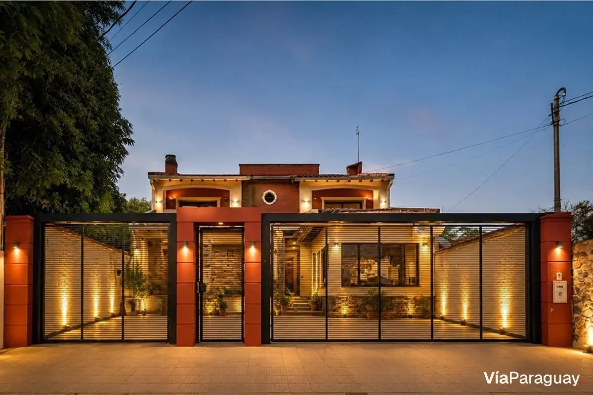 Casa en venta en Lambaré con 5 dormitorios y piscina