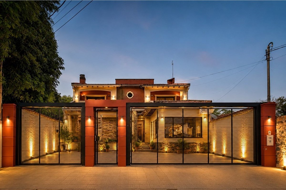 Casa à venda em Lambaré com 5 dormitórios e piscina