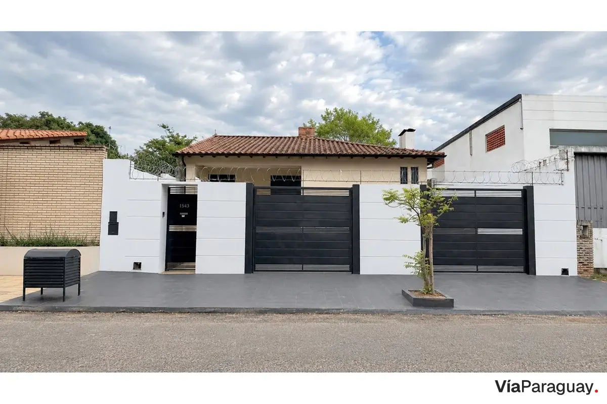Casa à venda em Lambaré, Mbachio I, 4 dormitórios