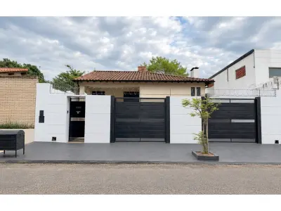 Casa à venda em Lambaré, Mbachio I, 4 dormitórios
