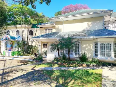 Casa en venta en Lambaré, sobre Avda. Félix Bogado
